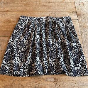 Hinge Black & Beige Floral A-Line Mini Skirt Size 8 | 90s Vibes Office Chic